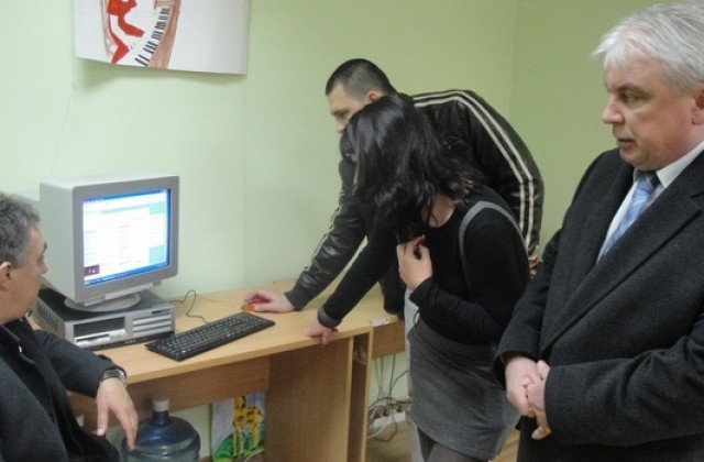 Евгени Стоев и Николай Ашиков направиха дарение на центъра за деца с увреждания във В. Търново