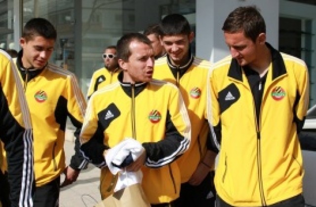 СНИМКИ: Ботев Пд на пазар в Кипър, големият Васко Симов посети канарите