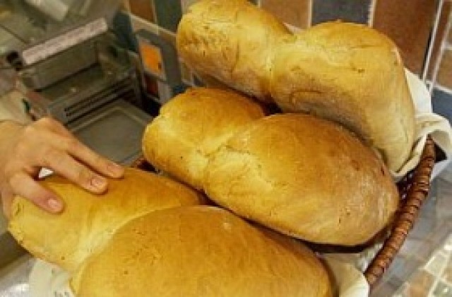 Хлябът няма да поскъпва, увери Найденов