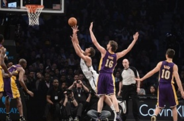 Лейкърс прекърши Бруклин с убийствени 12 минути