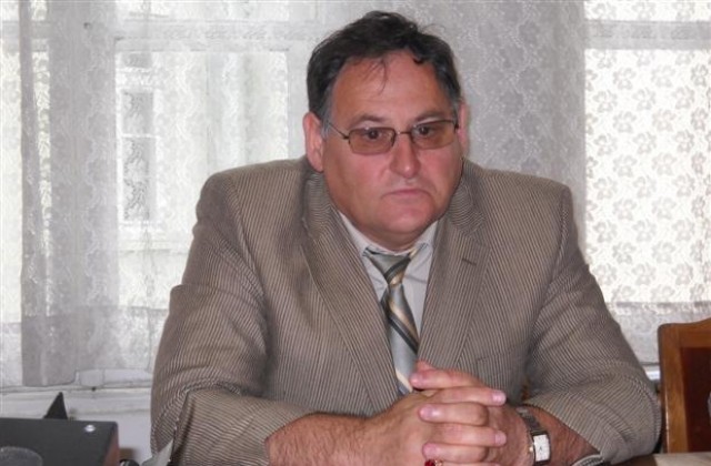 Заловиха мъже, потрошили 10 автомобила в Нови пазар