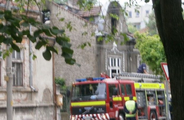 Пожар в къща на ул. Мальовица вдигна на крак огнеборците