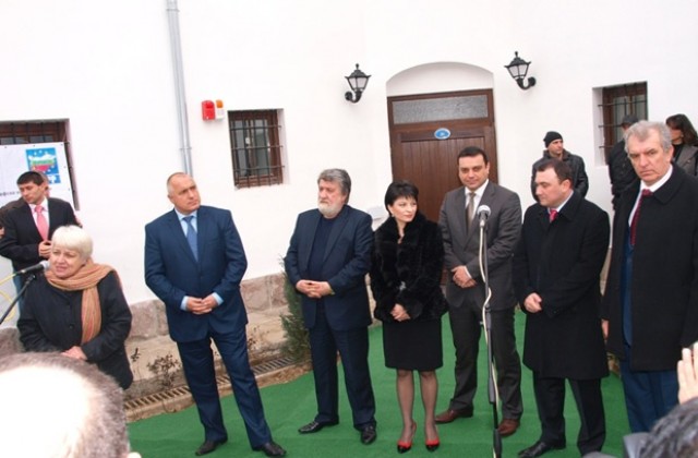 Бойко Борисов преряза лентата на „Кръстата казарма във Видин