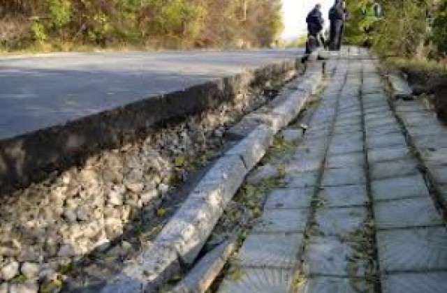 Евакуират живущи край Дървения мост във Варна заради свлачище