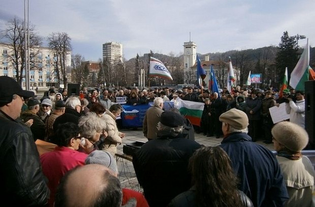 Пенсионери протестираха против бедността в Габрово