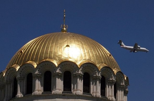 Българите смятат луксозния живот на духовниците за проблем пред църквата