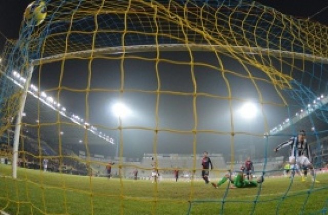 Пак проблеми за Каляри, ще приеме Милан в Торино