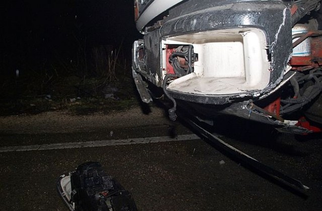 Стадо диви прасета отнесе табелата на газовоз