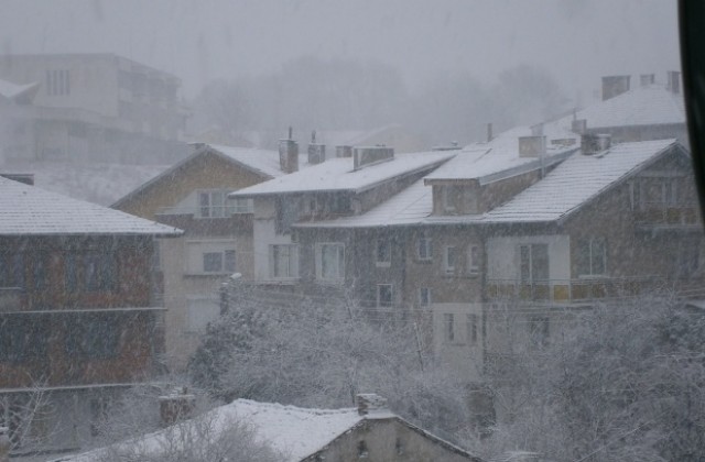 Снеговалежи в цялата Кюстендилска област