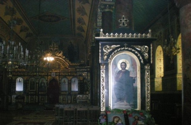 Православната църква почита в неделя Св. Харалампий и Св. Валентина