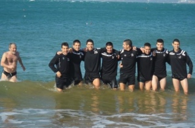 СНИМКИ: Смърфовете се изкъпаха в Средиземно море