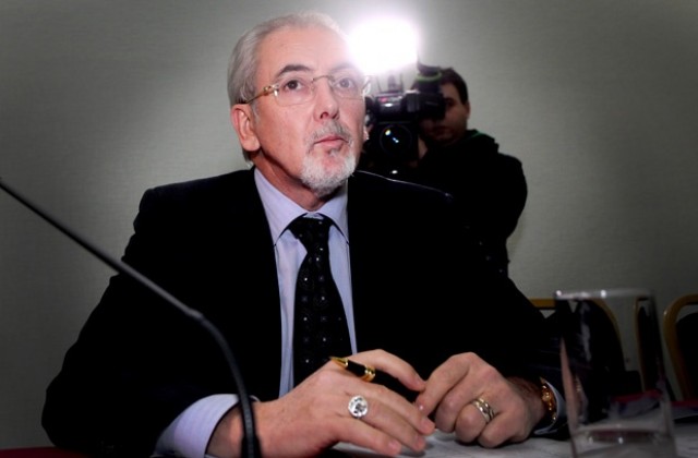 ДПС ще бъде основен фактор за свалянето на ГЕРБ от власт, смята Местан