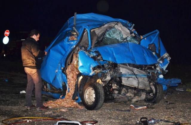 Несъобразени скорост и дистанция са довели до вчерашната катастрофа  в Прохода на Републиката