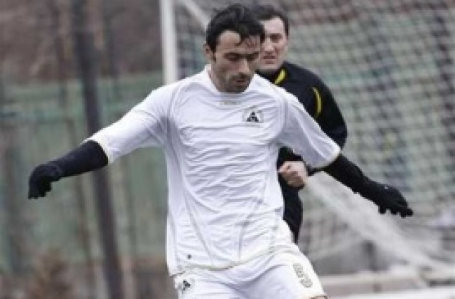 Тодор Янчев пак бележи за Славия, отново прекратиха мач на белите