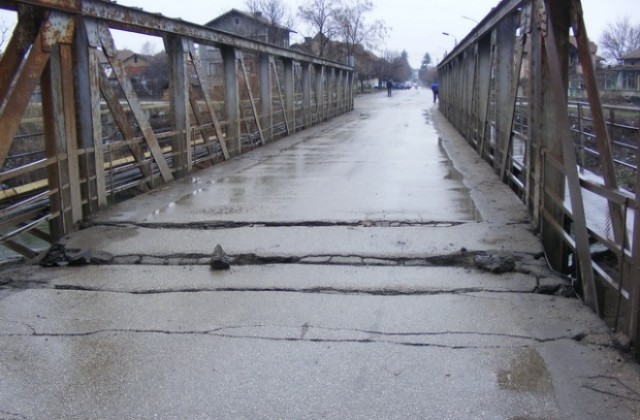 Пропука се мост на главен път за ферибот Оряхово-Бекет