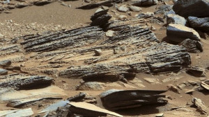 Марсоходът започна да дупчи скали на червената планета