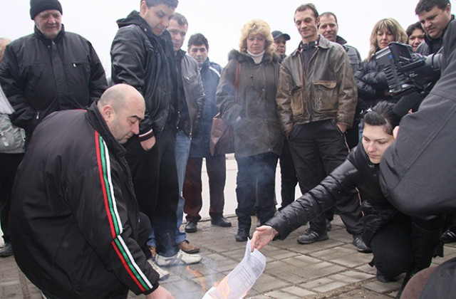 Недоволни замеряха с яйца енергото в Монтана