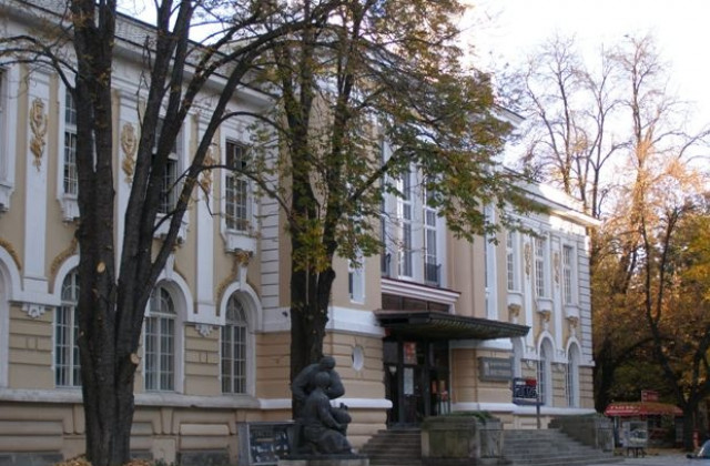 От днес театрални празници За любовта и виното