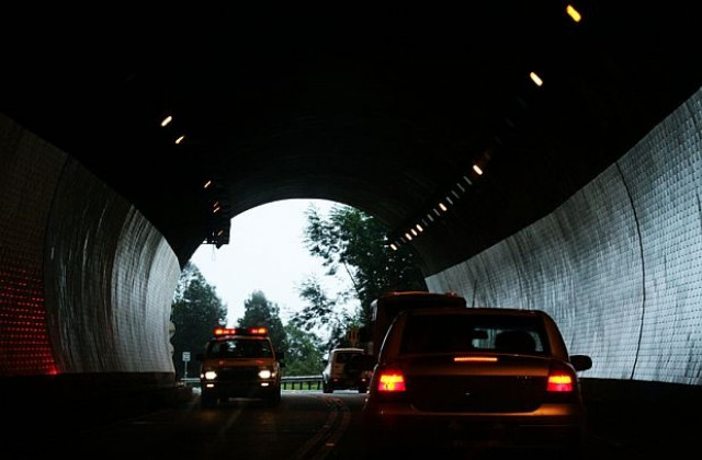 Хеликоптер падна над калифорнийско ранчо, трима души загинаха