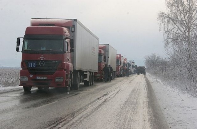 Масови проверки на автобуси и камиони край Пловдив