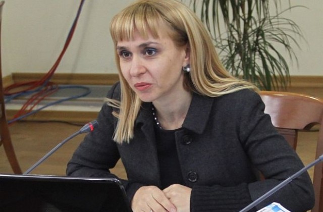 Ковачева е разтревожена, че все още няма кандидати за конституционен съдия