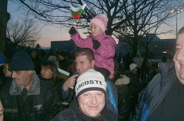 Благоевград плаши с барикади