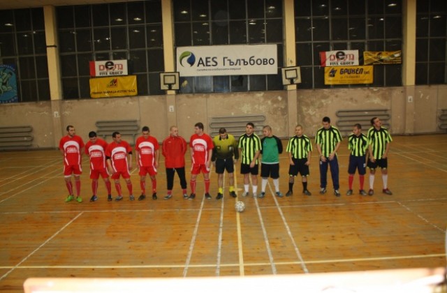 Откриха общински турнир по футбол в зала