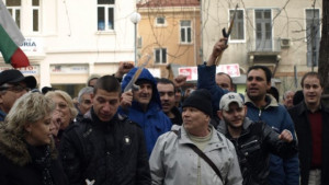 Калашници и гърмежи пред ЕВН в Пловдив