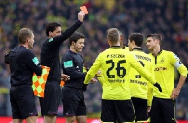 Наказаха Левандовски за 3 мача за червения картон срещу Хамбургер ШФ