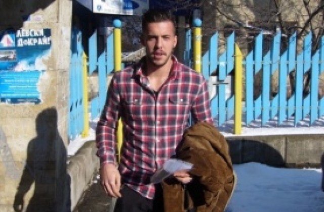 Везалов тренира във фитнеса, Мишо Иванов игра скуош с треньора си