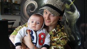 Майки от Велико Търново събират детски дрехи в благотворителна акция