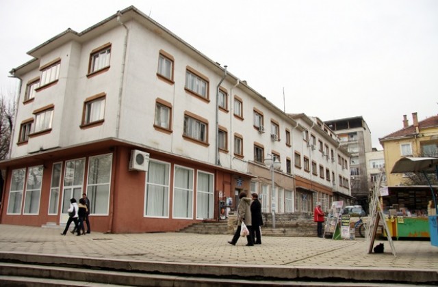 Конкурс за идеен проект за оформление на пространството зад Универсалния магазин