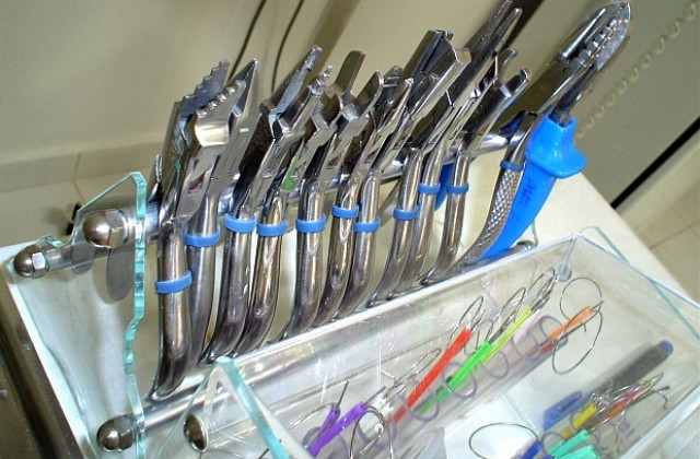 НЗОК няма да включи нови услуги в пакета за дентална помощ през 2013-а