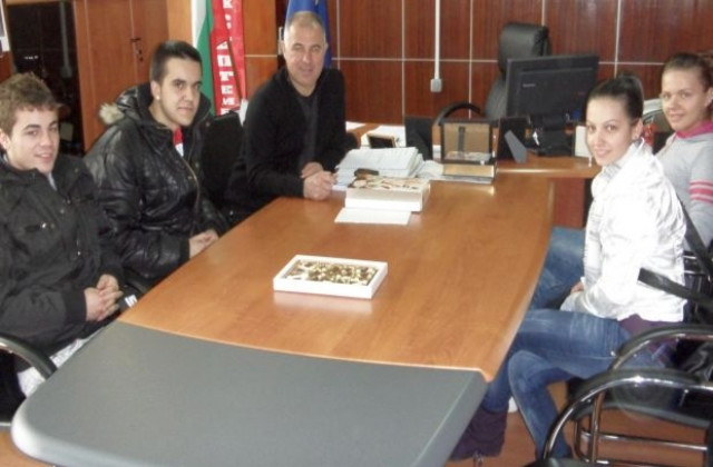 Наградиха гимназисти с екскурзия в Гърция