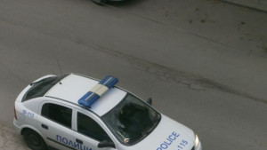 Млад мъж издърпа дамска чанта от жена на ул ДондуковКорсаков