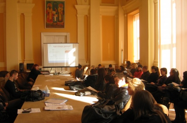 Ученици от СОУ Христо Ботев влязоха в час с данъците