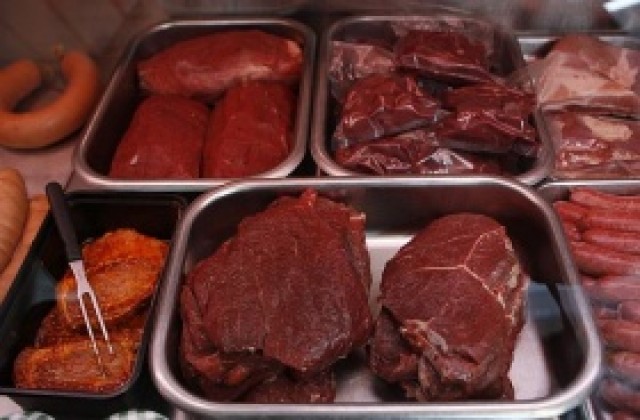 Скандалът с конско месо се разраства