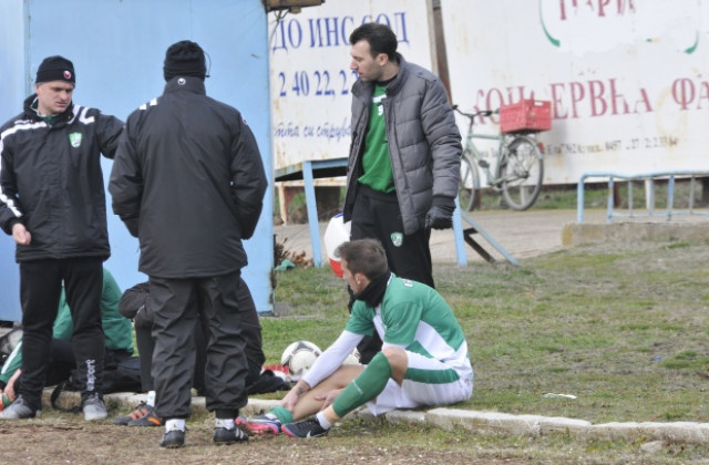 Леки травми за Каядо и Атанасов