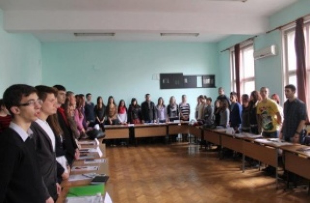 Учениците искат по-високи стипендии и ще събират подписка