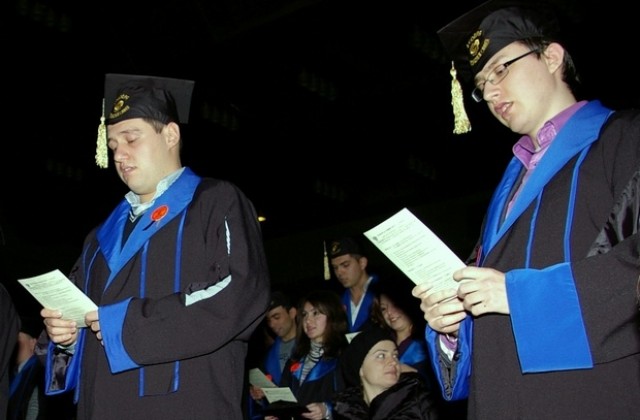 160 абсолвенти от Инженерно-педагогическия факултет - Сливен получиха своите дипломи