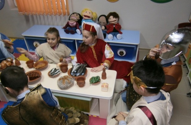 Принцеси, римски и тракийски войни се забавляваха в детския кът в РИМ-Кюстендил