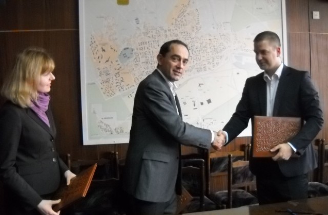 Реконструират пазара от началото на лятото