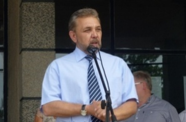 Зам.-министър Димитров: Няма да се закриват ферми