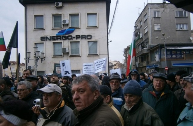 Над 500 протестиращи срещу високите сметки за ток в Габрово
