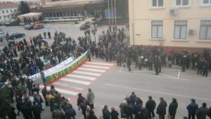 Свиленград се вдигна на протест Министър Добрев се срещна с