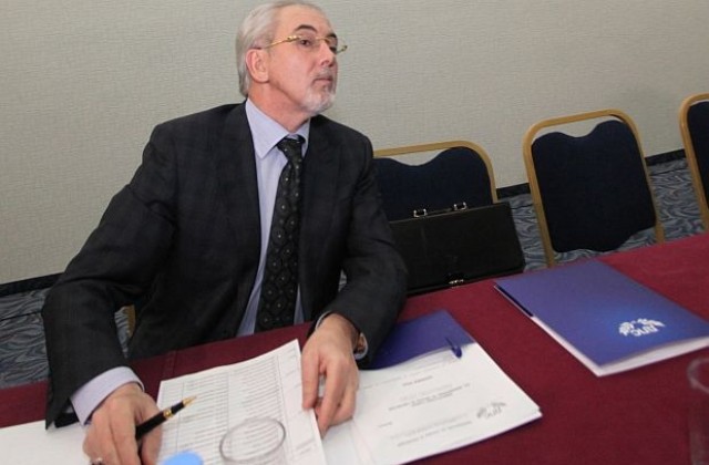 Демокрацията в България е болна според Лютви Местан