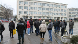 Двайсетина души дойдоха на протеста в Търговище