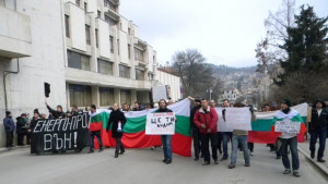 Недоволството срещу монополите расте над 500 протестираха във В Търново