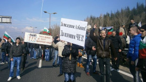 Протестиращи блокираха главен път Е 79
