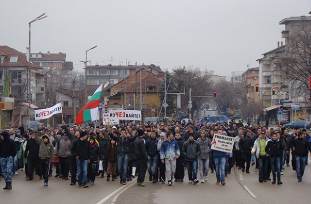 Около 2000 протестираха в Монтана и Видин